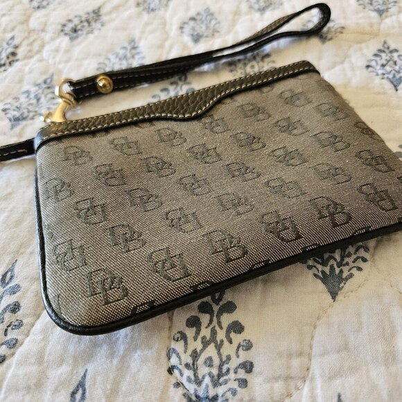 Dooney & Bourke Monogram Canvas Wristlet Gray Black Logo Pouch Y2K Mini Bag - Picture 7 of 9